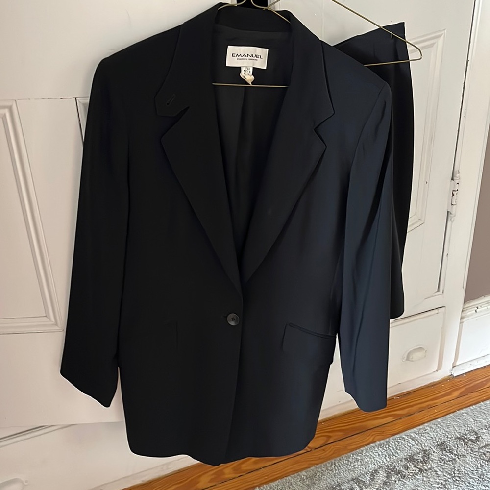 Classic 2 pc suit.Skirt & jkt can be worn separately- skirt - slits-both sides.